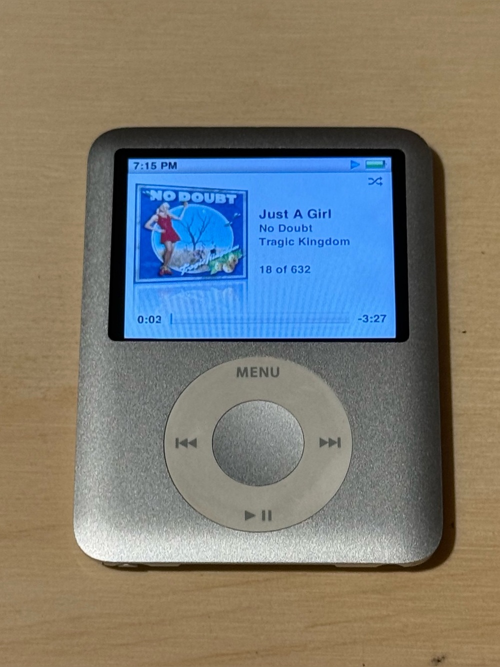 iPod Nano A1236 4GB Silver Tested Battery 8-12Hr w/Charg-632-Songs Read Info Blw